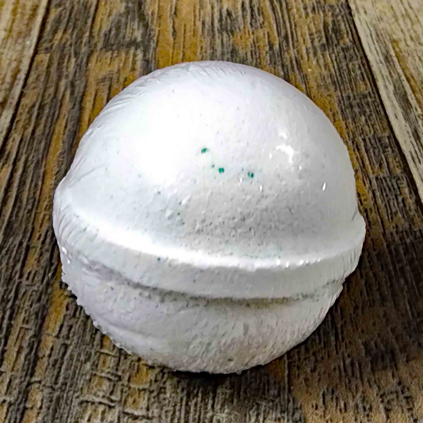 natural bath bomb scented as eucalyptus