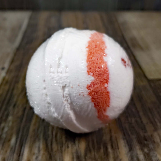 natural bath bomb scented as red clover & tea